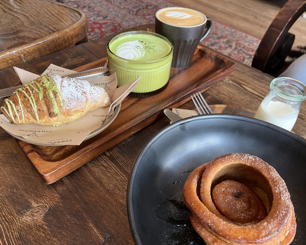 Cow & Parrot coffee store